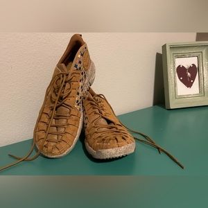 Nike Men’s size 10.5 Moccasin- Boot-Athletic-shoe hybrid, Moc N7